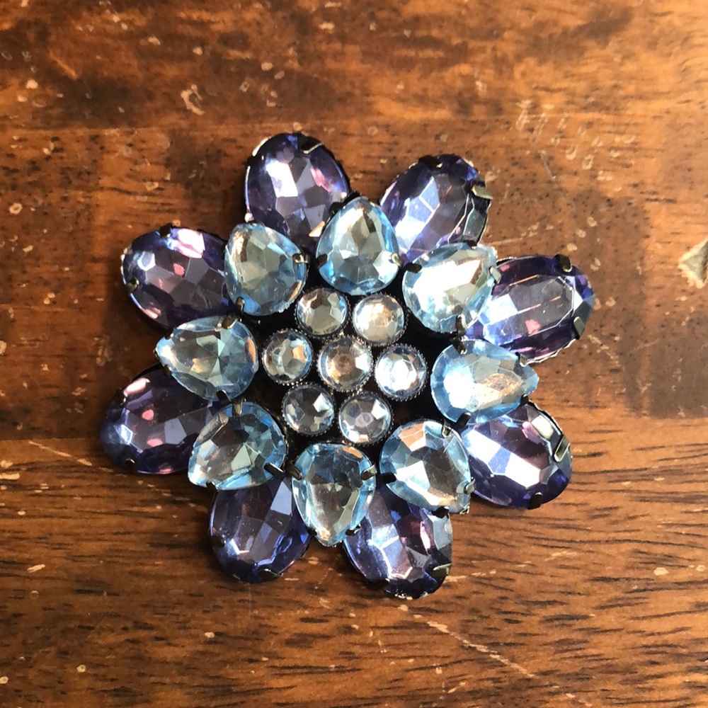 Earring/Brooch Bundle! - Picture 8 of 9